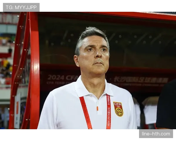 足球指挥风采：主帅战术布局与临场调度展现执教功力