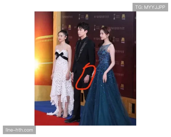 程语轩昨儿背的包值好几个月房租，路人都以为我误闯了红毯